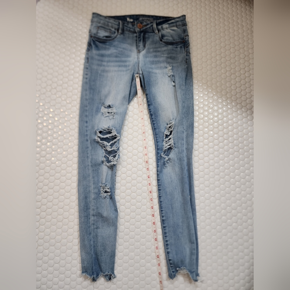 Rio size 5 distressed denim
